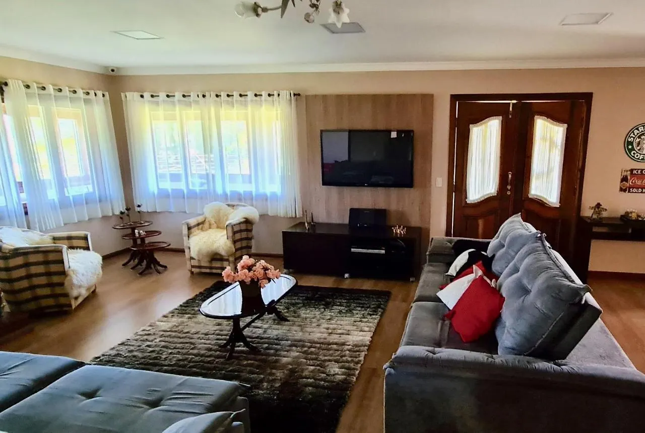 Casa 4 suítes em bairro de alto padrão proxima ao capivari Campos do Jordão