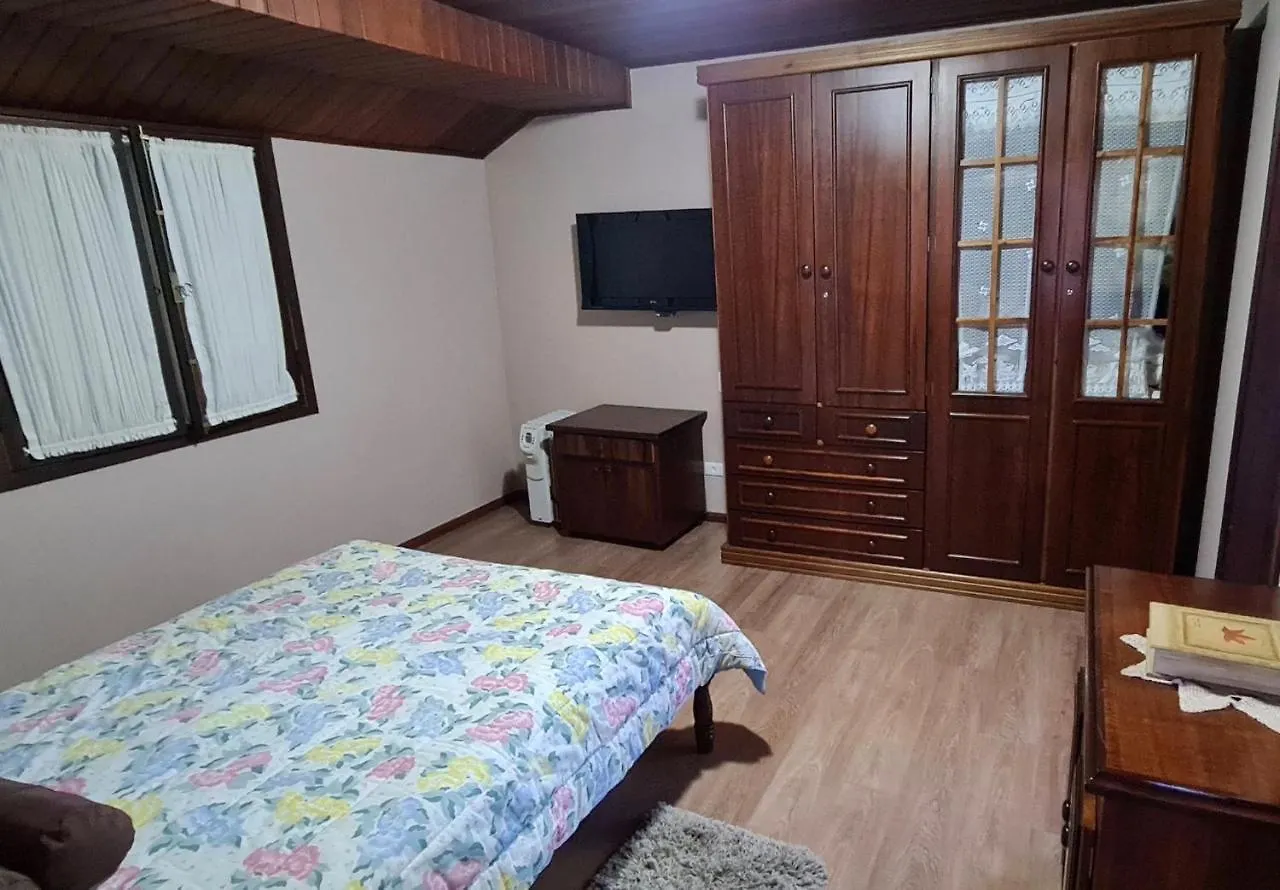 Casa 4 suítes em bairro de alto padrão proxima ao capivari Campos do Jordão Brasil